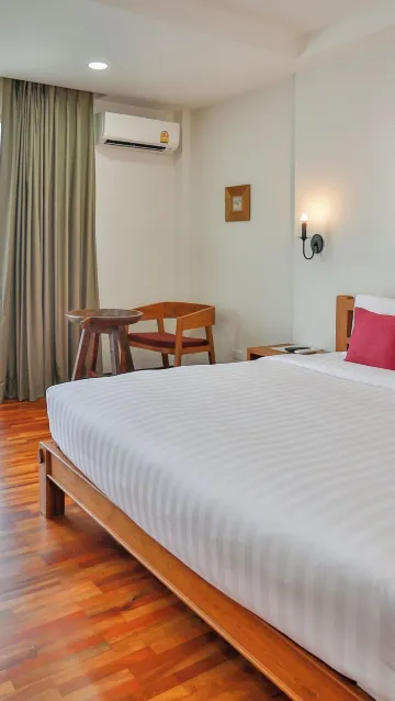 ห้องดีลักซ์ เตียงใหญ่ 1 เตียง