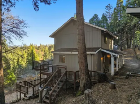 Forest View Cabin - 4 Br, Family & Pet-Friendly, AC, Game Area, & Close Hiking