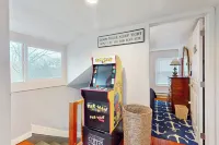 Cozy Cottage w/ Hot Tub in Freeland, Pets Welcome! - 3-Star