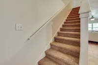 Suburban San Antonio Stay Near Parks & Hospitals - Wifi