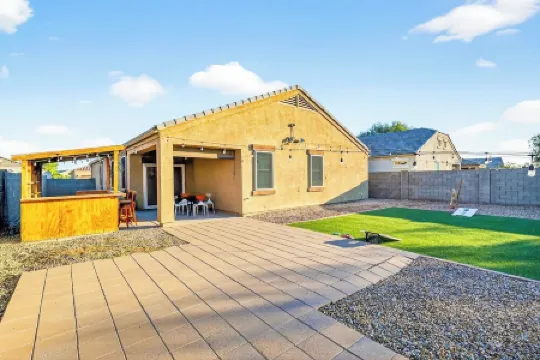 Tropical Desert Oasis. New built! Family friendly. Grill,Tiki bar&Mountain view.