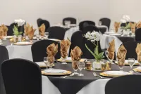 Holiday Inn OAKVILLE (CENTRE) by IHG - breakfast