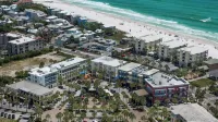 2BR Near Gulf Place w/ Pool, Grill + Free Tickets: Dolphin Cruise & More! - 4-Star