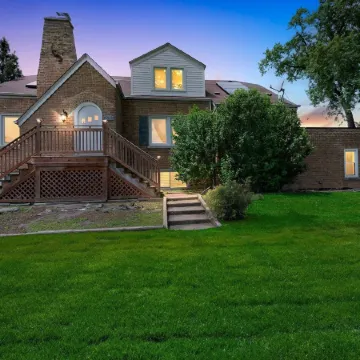 Serene & Charming 5Br des Plaines Getaway 5 Bedroom Home by RedAwning