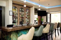 Qs Evander Hotel and Apartments - バー