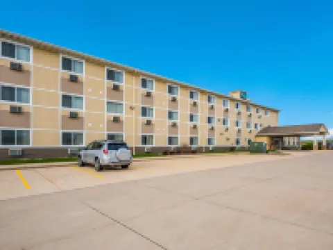 Quality Inn & Suites Eldridge Davenport North Hotels in Eldridge