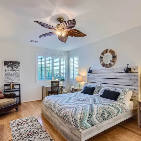 Pool Table and Bar! Family-Friendly Phoenix Retreat