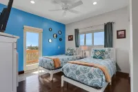 Immaculate, Modern Stay Steps to Beach With Amazing Ocean Views