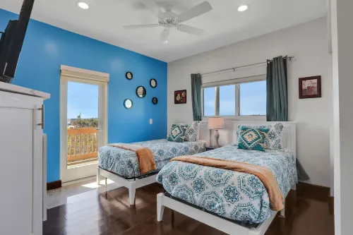 Immaculate, Modern Stay Steps to Beach With Amazing Ocean Views