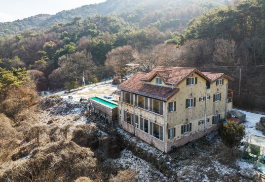 봉수산숲펜션 외부 전경