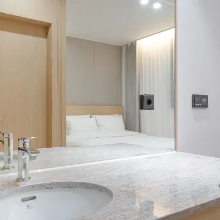 Busan Seomyeon  Nestly Hotel Отели рядом с достопримечательностью «Станция метро Seomyeon»