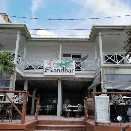 Sandbar Beachfront Hostel & Restaurant