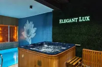 Elegant Lux Hotel - Hot Tub