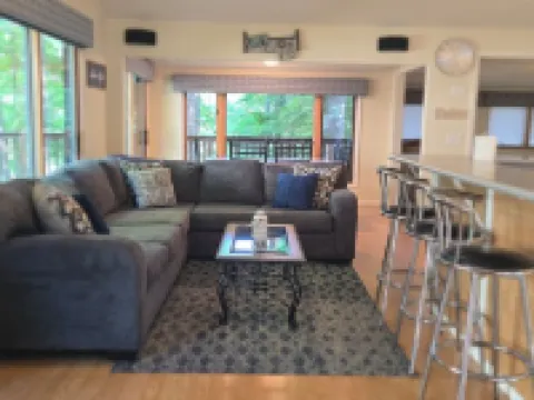 "Cabin in the Cove"  Private waterfront home on beautiful Lake Hartwell Hotels in Stephens County