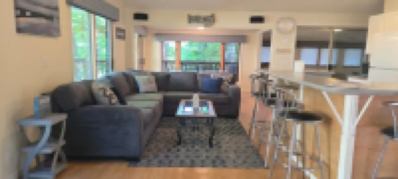 "Cabin in the Cove"  Private waterfront home on beautiful Lake Hartwell