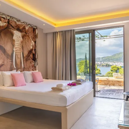 Core Luxury Suites