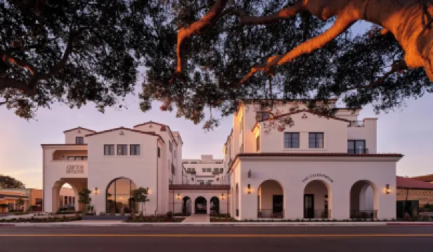 キンプトン ミラドール パシフィック グローブ モントレー by IHG ラバーズ・ポイント・パーク周辺のホテル