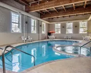Comfort Inn & Suites Grafton-Cedarburg - Pools