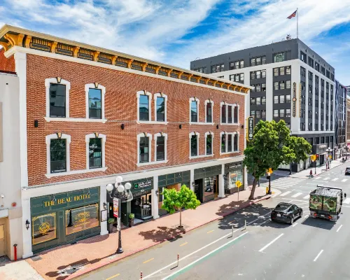The Beau Hotel Downtown San Diego Gaslamp Quarter Các khách sạn gần Sân bóng chày Petco Park