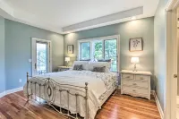 Walk to Lake: Middlefield Home w/ Fire Pit - Homestays