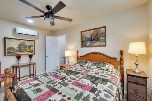 Explore Cades Cove & Smoky Mtns! Restored Cabin -  Privatzimmer
