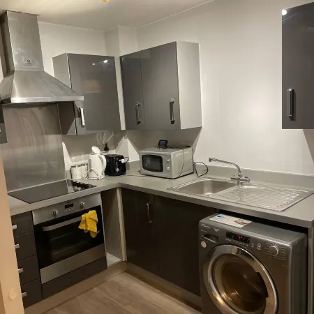 Deluxe En-suite Room w FastWiFi, Free Parking & Equipped Kitchen Отели в г. Уольверхэмптон