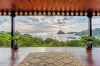 Paradise Garage Komodo Villa