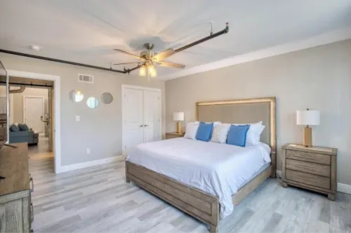 902 Howard Lofts