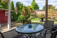 Sunflower Studio - 7 Minutes To Uo & 4 Minutes To Downtown 1 Bedroom Studio
