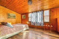 Catskills Cottage w/ Deck, 7 Mi to Hunter Mtn - Pet friendly