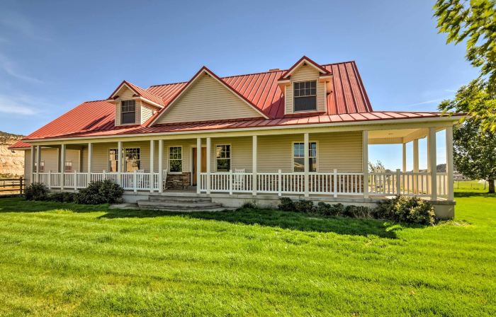 Custom Home w/ Decks in Boulder! Gateway to Parks!