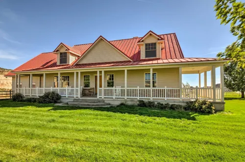 Custom Home w/ Decks in Boulder! Gateway to Parks!