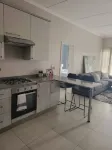 Charming 2-Bedroom Apartment in Midrand, Close to Mall of Africa - شرفة