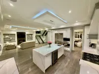 Luxurious 5-Bedroom House in Toronto - Modern Elegance Awaits - บังกะโล