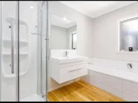Spacious One-Bedroom with Private Bathroom – Aotea Hotels in Porirua