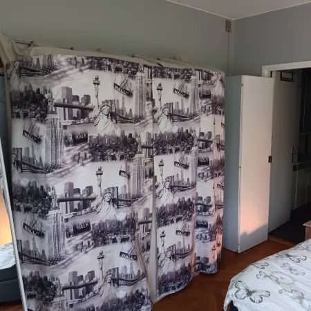 Room in apartment within walking distance to Avenyn etc Отели рядом с достопримечательностью «Универсум»