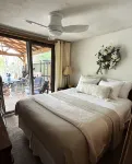 Lakefront Cabin, Finnish Sauna, Kayaks, Dock, Hot Tub, Gardens - Owls Nest, DCL