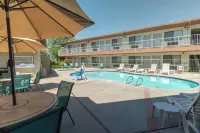 The Oakhurst Inn at Yosemite - Pool