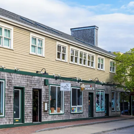 The Newport Lofts - 359 Thames Street