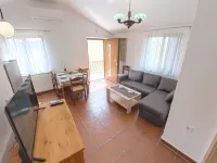 Peaceful apartment near Umag Hotels in Murine