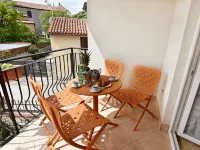 Lovely poolside apartment in Tar タールのホテル