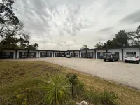 Glynlea Motel - parkir