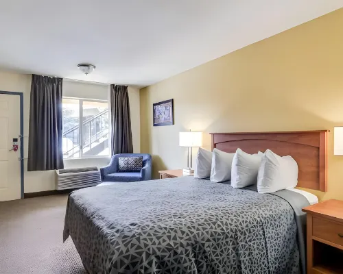 Econo Lodge Inn & Suites Lodi - Wine Country Area Hotels in Lodi