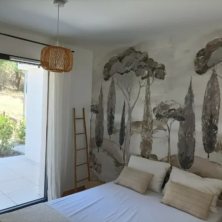 New, Comfortable Apartment, Sleeps 4, XL Garden Terrace.