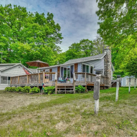 George Lake Escape! Charming 1950s Cabin