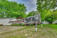 George Lake Escape! Charming 1950s Cabin - Хоумстей
