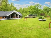 Bright Cottage with Hot Tub