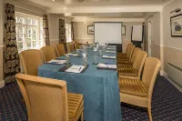 Marston Farm Hotel - parking