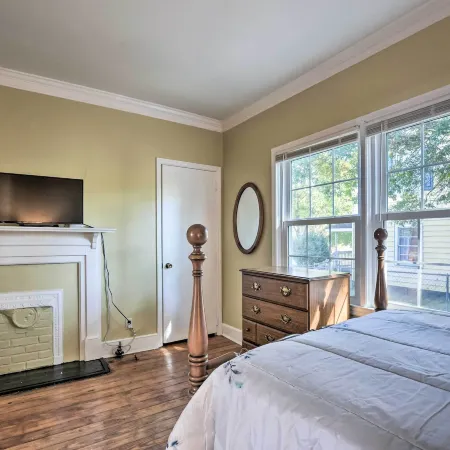 Cozy Greenville Bungalow ~ 2 Mi to Downtown!