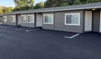 Longmont Lodge and RV Park - Motels
